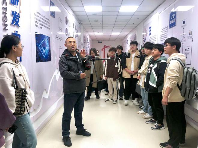 PG电子网站西亚斯学子实训金橙智能语音操控点亮未来